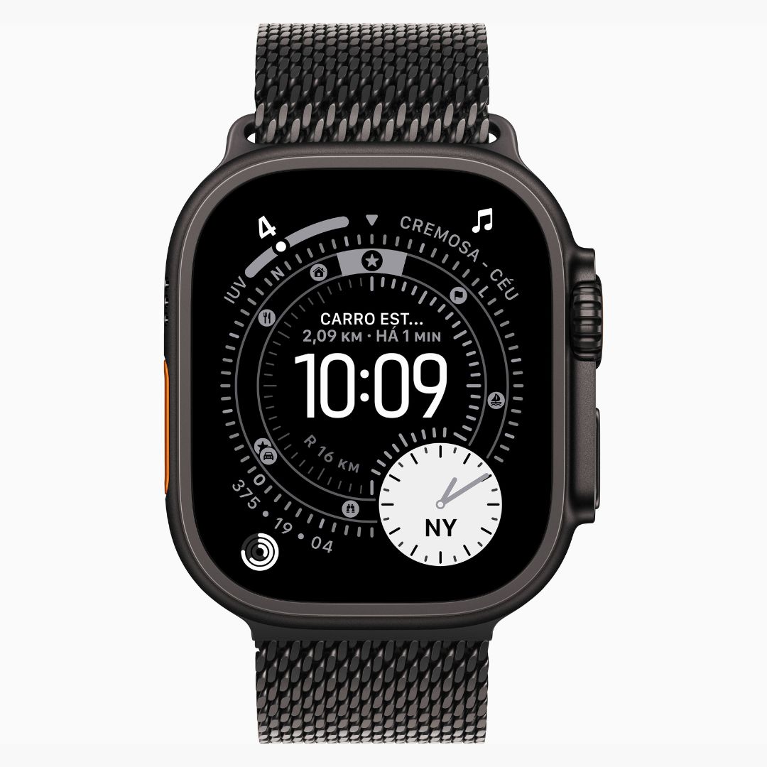 Alternative view of Apple Watch Ultra 3 Caixa de Titânio Preta com Pulseira Milanês de Titânio Preta